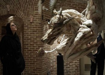 مجسمه‌ساز پیشکسوت: «تجسم بی‌زمان»، جای خالی بینال مجسمه‌سازی را پر کرد