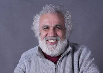 بیماری و دوری او را از تئاتر ایران دور نکرد
