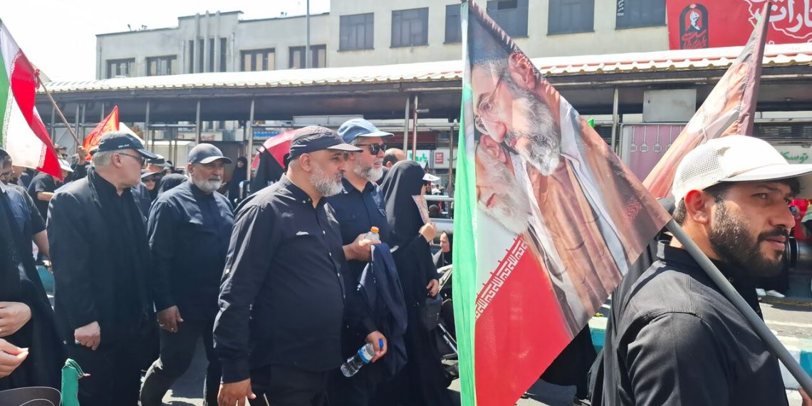 همراهی مدیران سینمایی با مردم در مراسم تشییع پیکر رهبر شهید