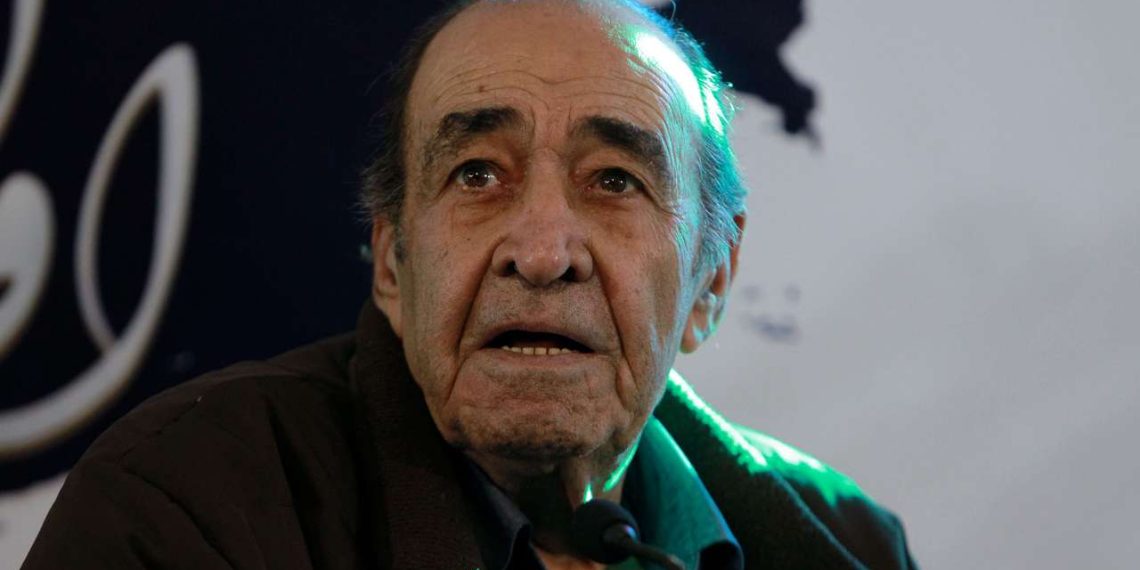 جمعی از مدیران فرهنگی و هنری از ایرج خواجه‌امیری عیادت کردند